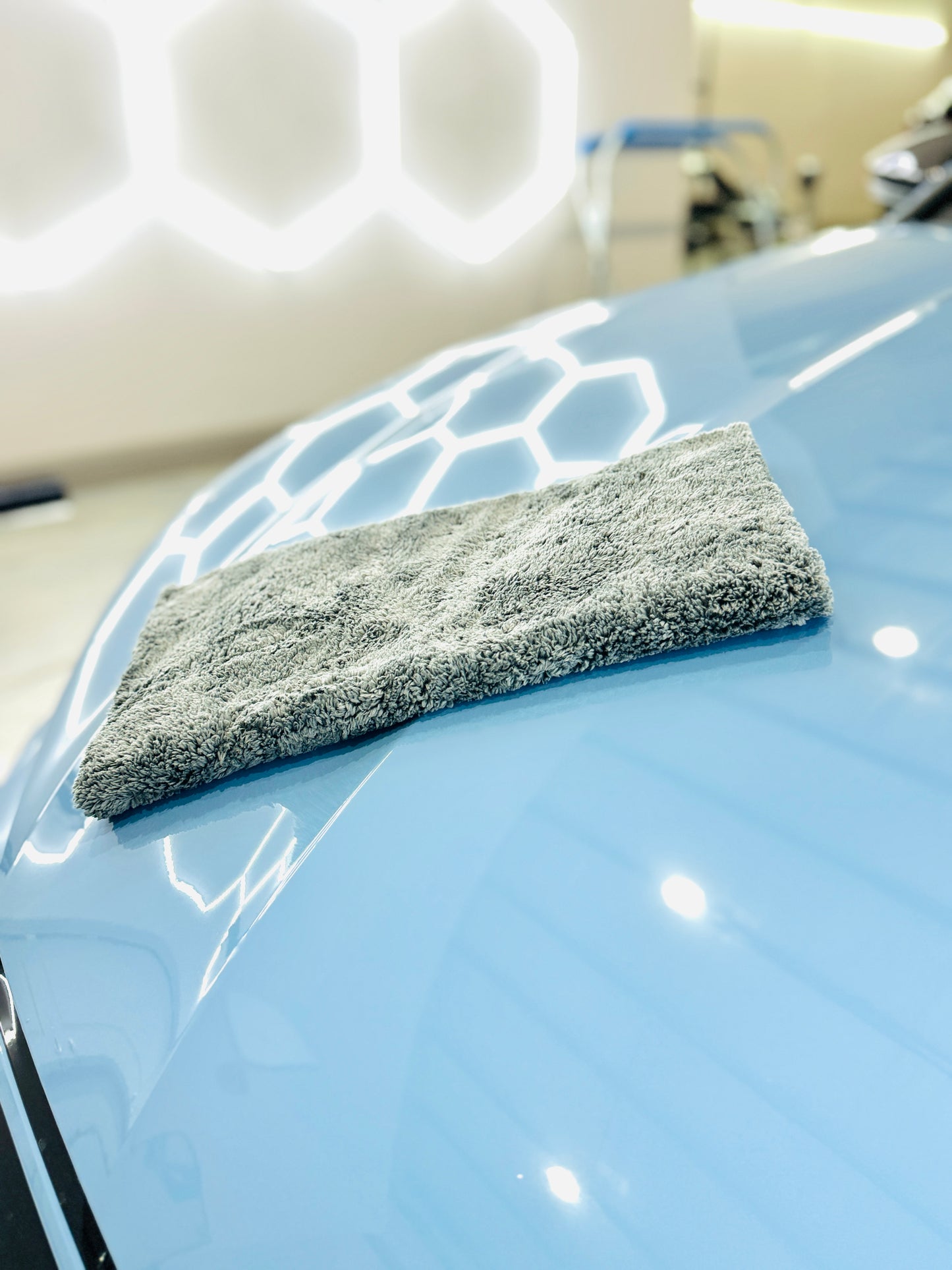 NEXO'S MICROFIBER EDGELESS PLUSH TOWEL